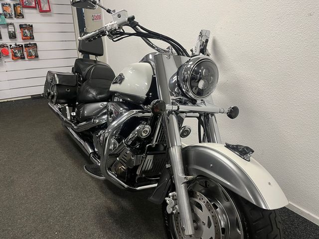 suzuki - intruder-c-1500