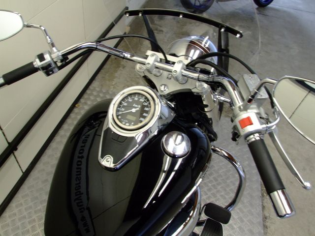 suzuki - intruder-c-800-classic