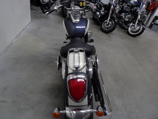 suzuki - intruder-c-800-classic