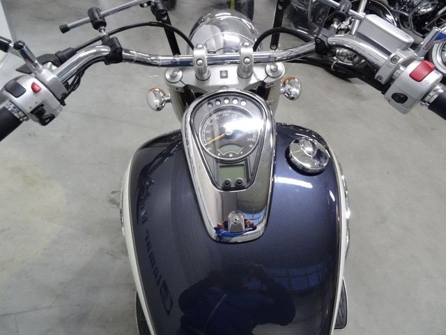 suzuki - intruder-c-800-classic