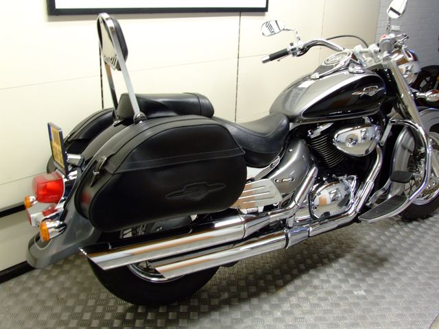 suzuki - intruder-c-800-classic