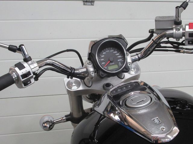 suzuki - new-intruder-m-800