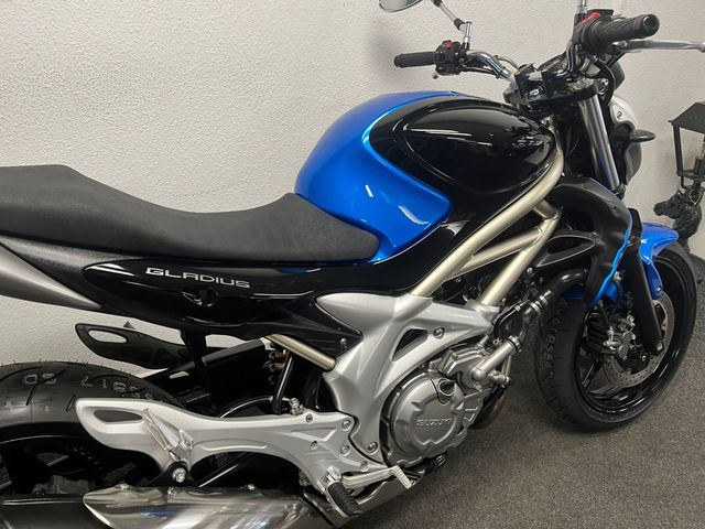 suzuki - sfv-650-gladius