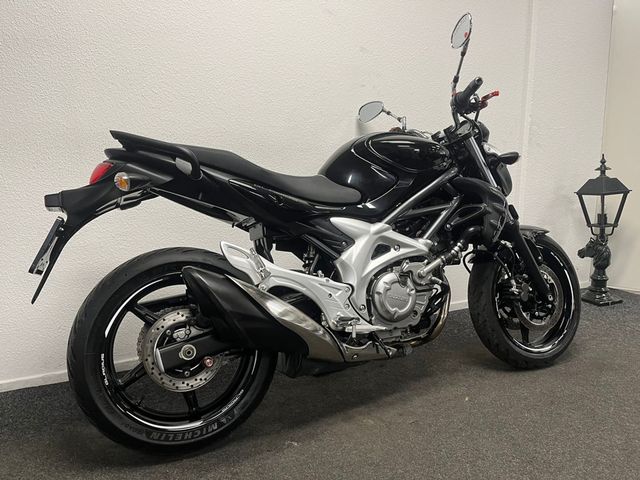 suzuki - sfv-650-gladius