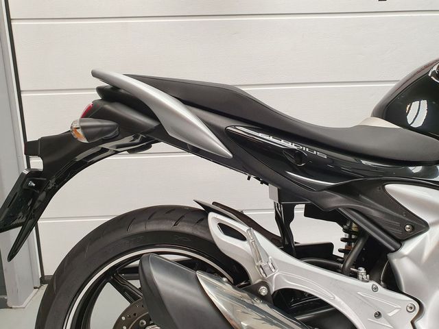suzuki - sfv-650-gladius-abs
