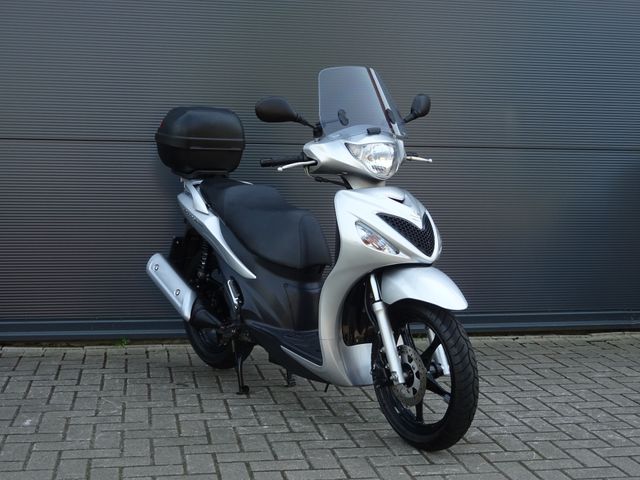 suzuki - sixteen-150