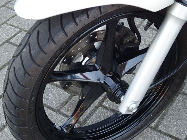 suzuki - sixteen-150
