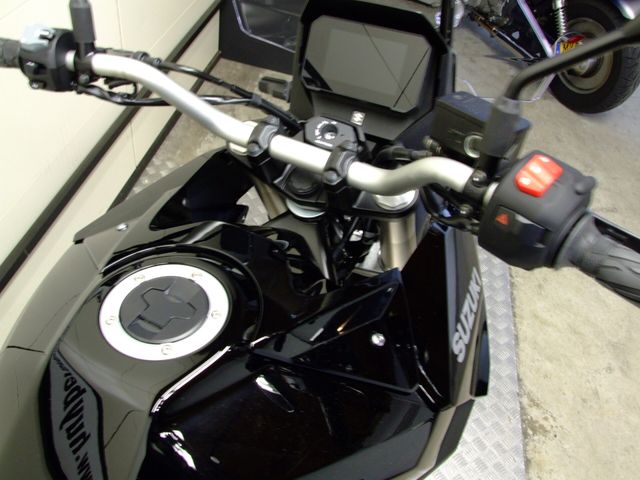 suzuki - v-strom-800