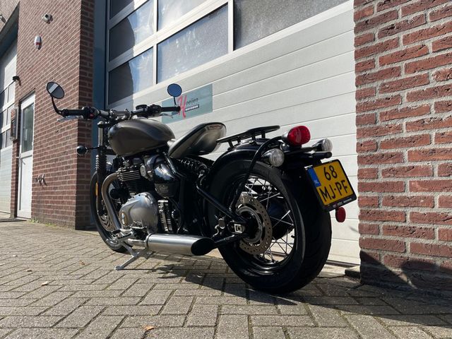 triumph - bonneville-bobber