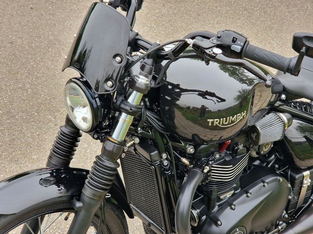 triumph - bonneville-bobber