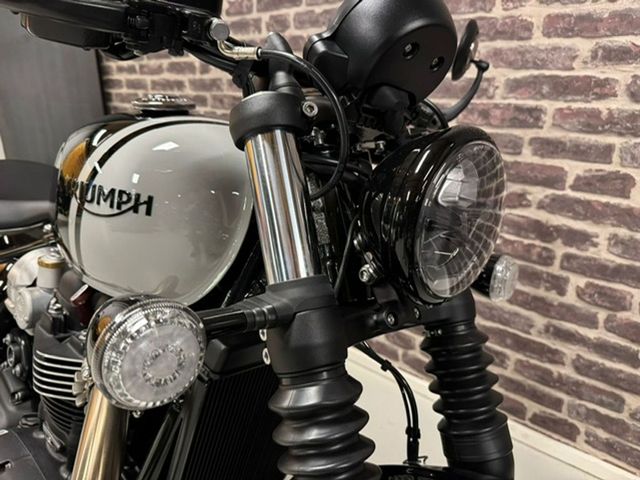 triumph - bonneville-bobber
