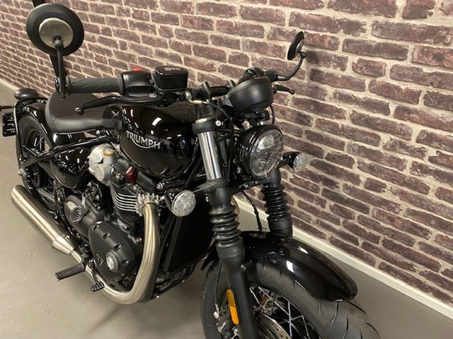 triumph - bonneville-bobber
