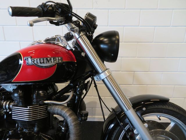 triumph - bonneville-speedmaster