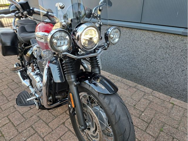 triumph - bonneville-speedmaster