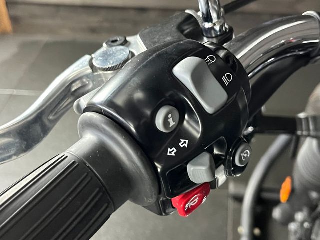 triumph - bonneville-speedmaster