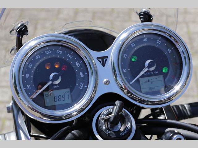 triumph - bonneville-t-120-black
