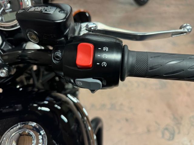 triumph - bonneville-t-120-black