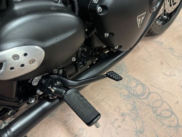 triumph - bonneville-t-120-black