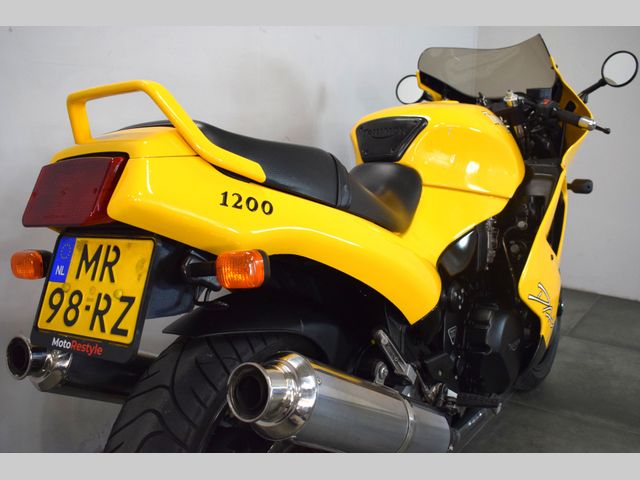 triumph - daytona-1200