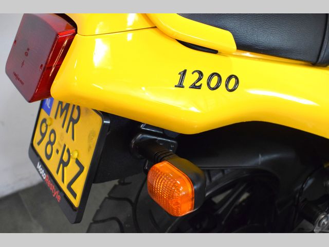 triumph - daytona-1200