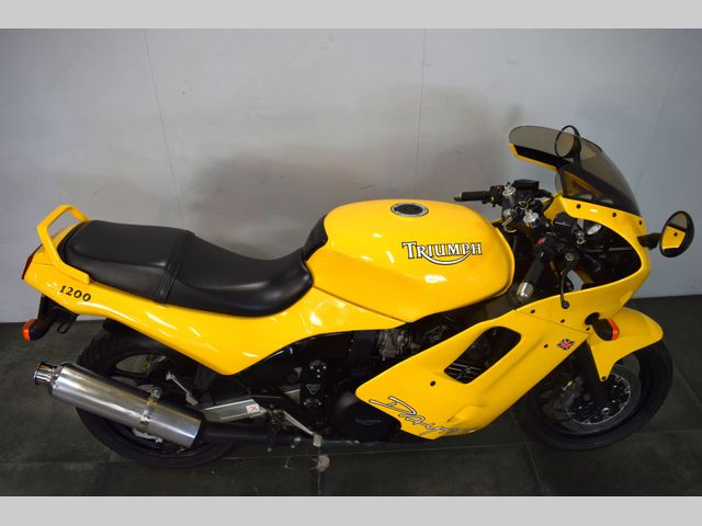 triumph - daytona-1200
