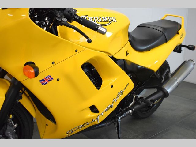 triumph - daytona-1200