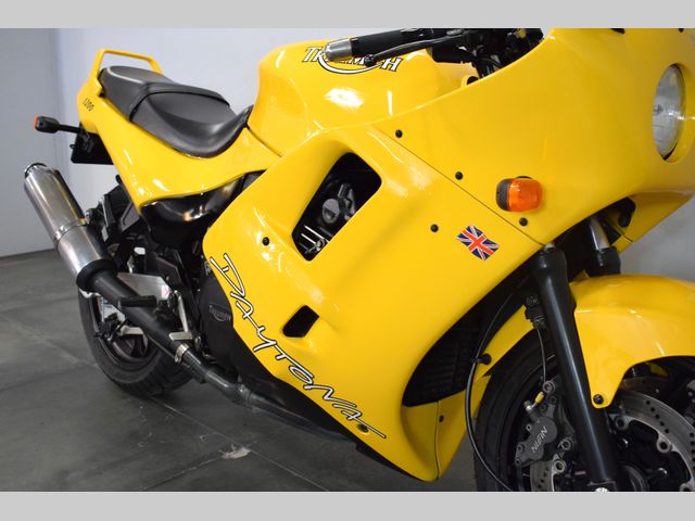 triumph - daytona-1200