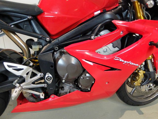 triumph - daytona-675