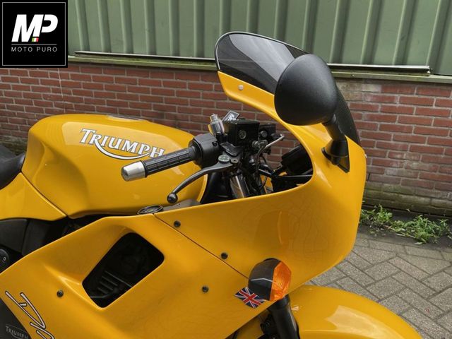 triumph - daytona-900