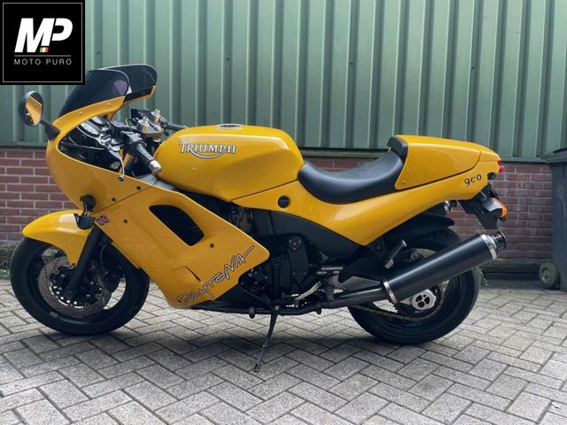 triumph - daytona-900