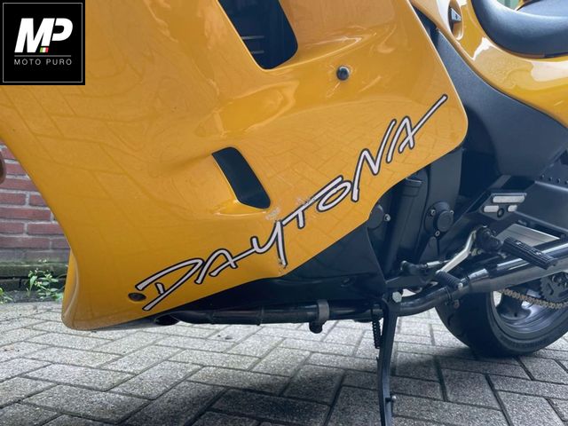 triumph - daytona-900