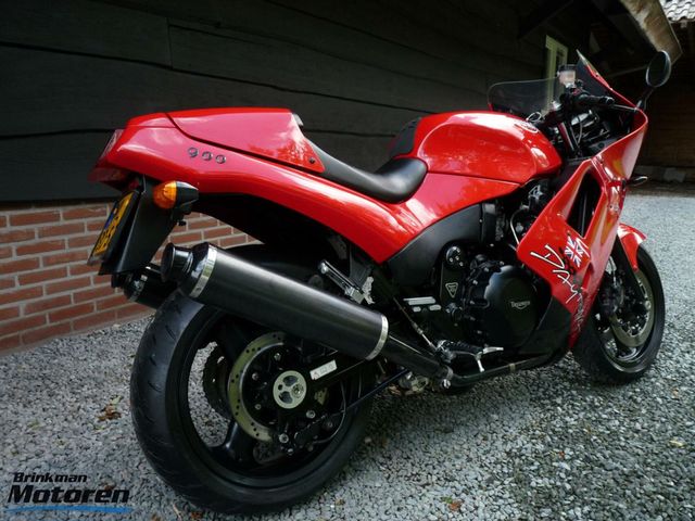 triumph - daytona-900