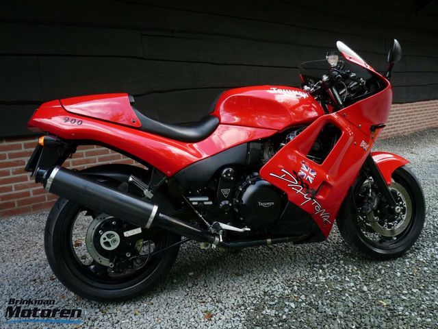 triumph - daytona-900