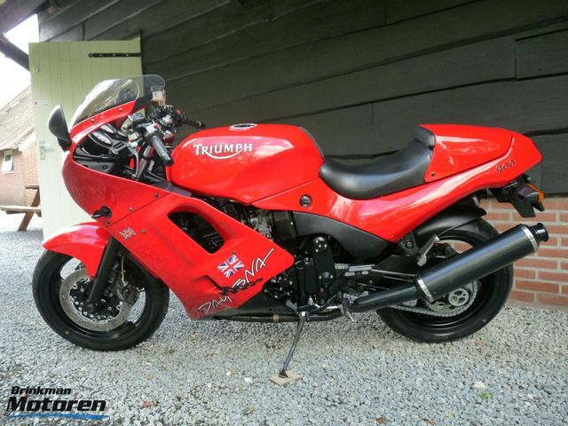 triumph - daytona-900