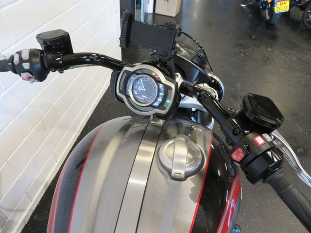 triumph - rocket-3-gt