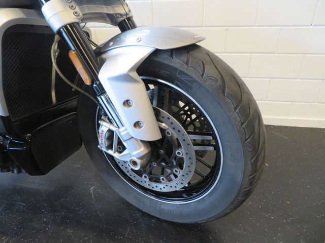 triumph - rocket-3-gt
