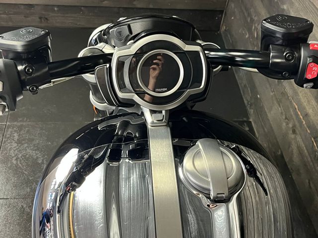 triumph - rocket-3-r-chrome-edition
