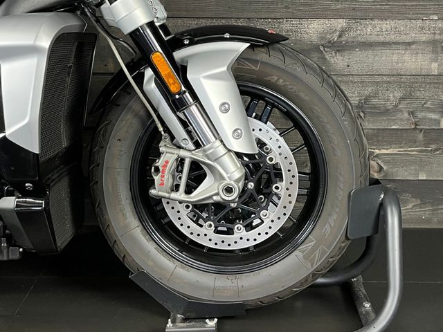 triumph - rocket-3-r-chrome-edition