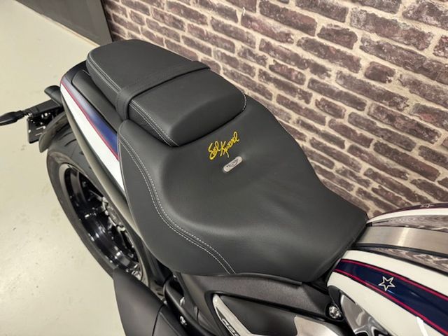 triumph - rocket-3-r-evel-knievel-limited-edition