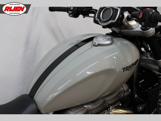 triumph - rocket-iii-r