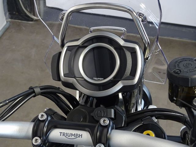 triumph - scrambler-1200-xe-chrome-edition