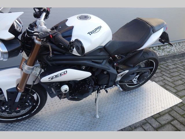 triumph - speed-triple-1050-abs