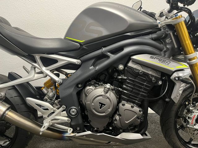 triumph - speed-triple-1200-rs