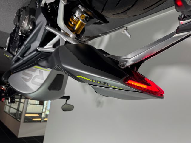 triumph - speed-triple-1200-rs
