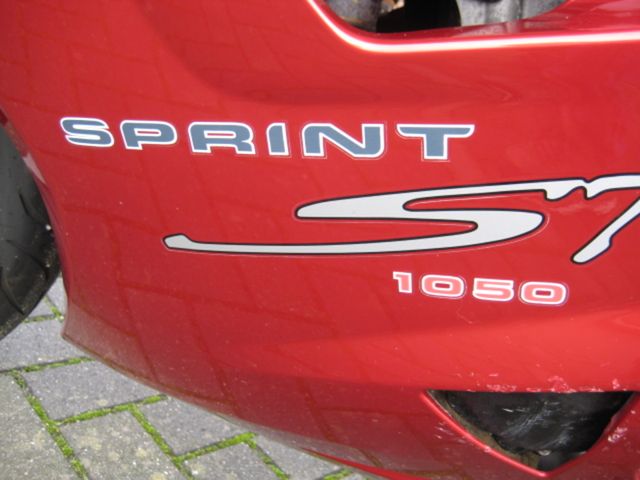 triumph - sprint-st-1050-abs