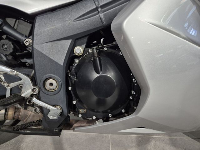 triumph - sprint-st-1050-abs