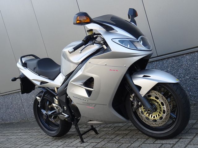 triumph - sprint-st-1050-abs