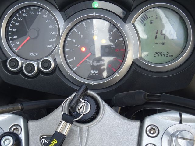 triumph - sprint-st-1050-abs