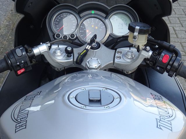 triumph - sprint-st-1050-abs