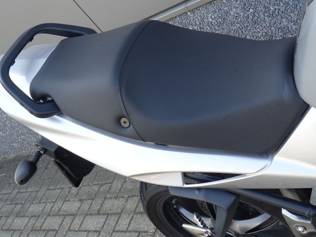 triumph - sprint-st-1050-abs